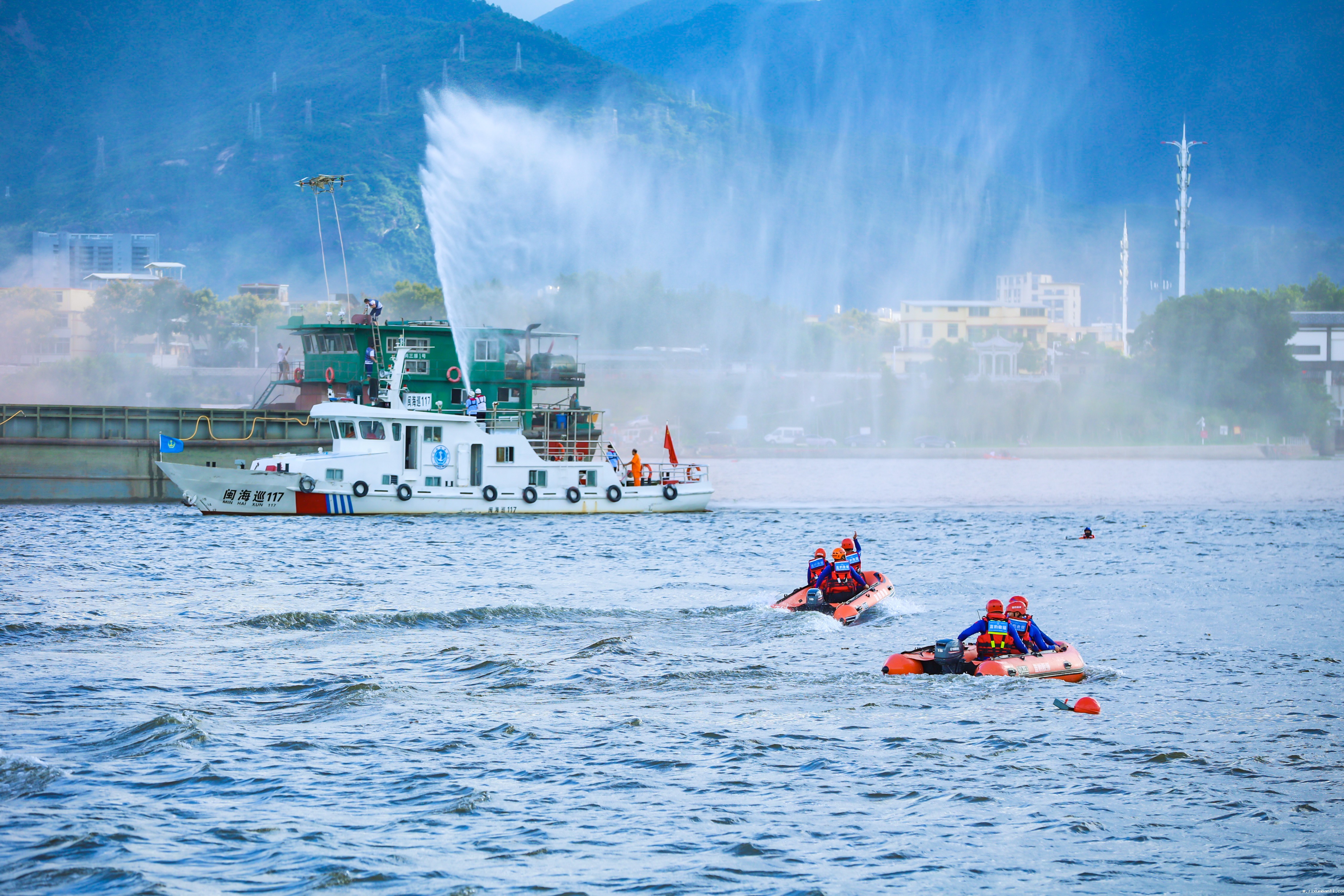 1b1 模拟货轮发生火灾救援2.jpg 1b1 模拟货轮发生火灾救援2.jpg